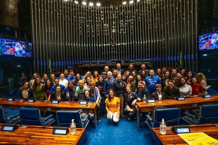 Integrantes da coalizão reunidos no Plenário do Senado Federal