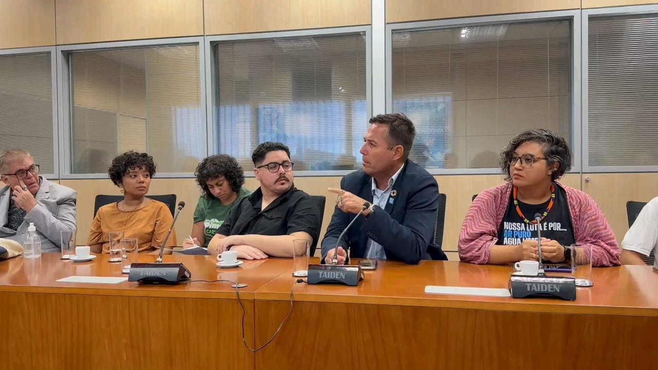 Representantes da sociedade civil em reunião sobre o PL 2524/2022
