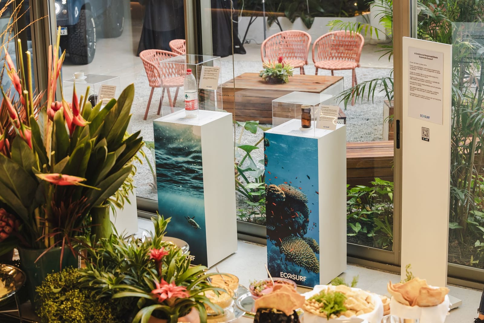 Totens da Mostra Re-Ocean no evento do Nekajui, na Casa Califórnia